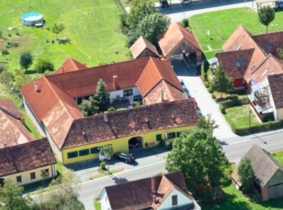 Ferienwohnungen Und Appartements Im Idyllischen Vierkanthof, Gruppenurlaube Лойперсдорф бай Фюрстенфелд Екстериор снимка