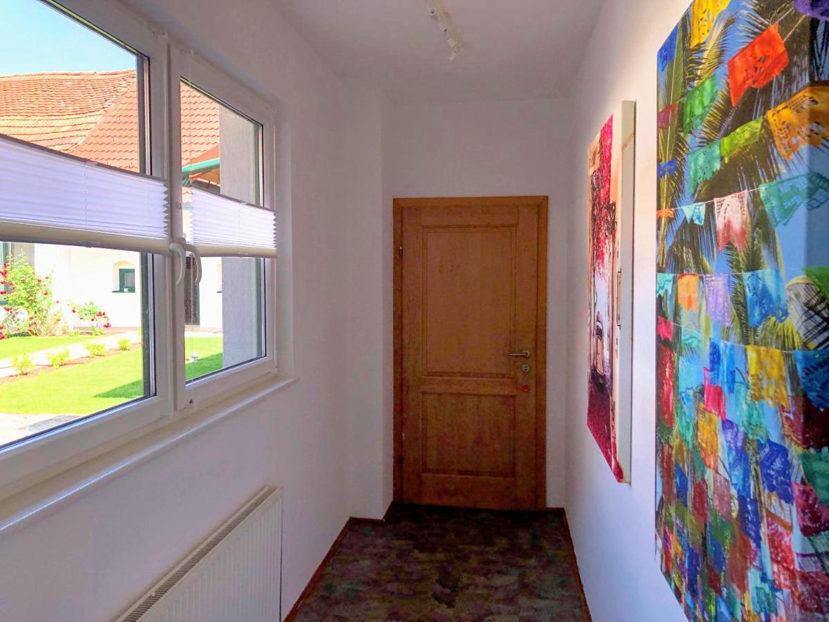 Ferienwohnungen Und Appartements Im Idyllischen Vierkanthof, Gruppenurlaube Лойперсдорф бай Фюрстенфелд Екстериор снимка