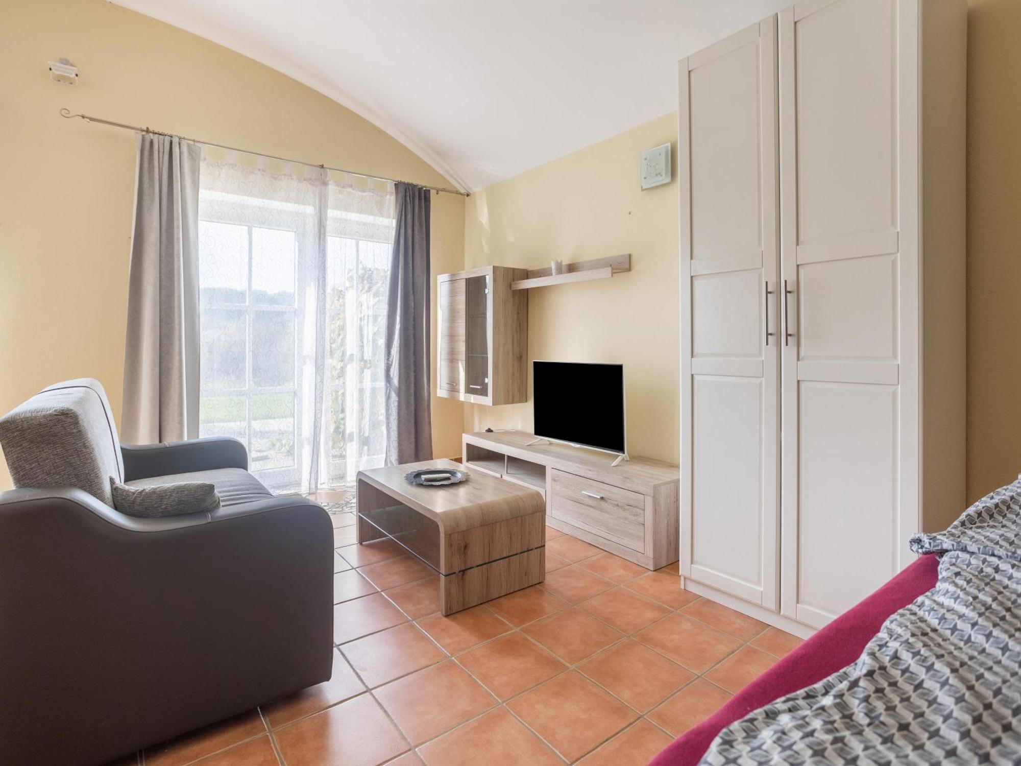 Ferienwohnungen Und Appartements Im Idyllischen Vierkanthof, Gruppenurlaube Лойперсдорф бай Фюрстенфелд Екстериор снимка