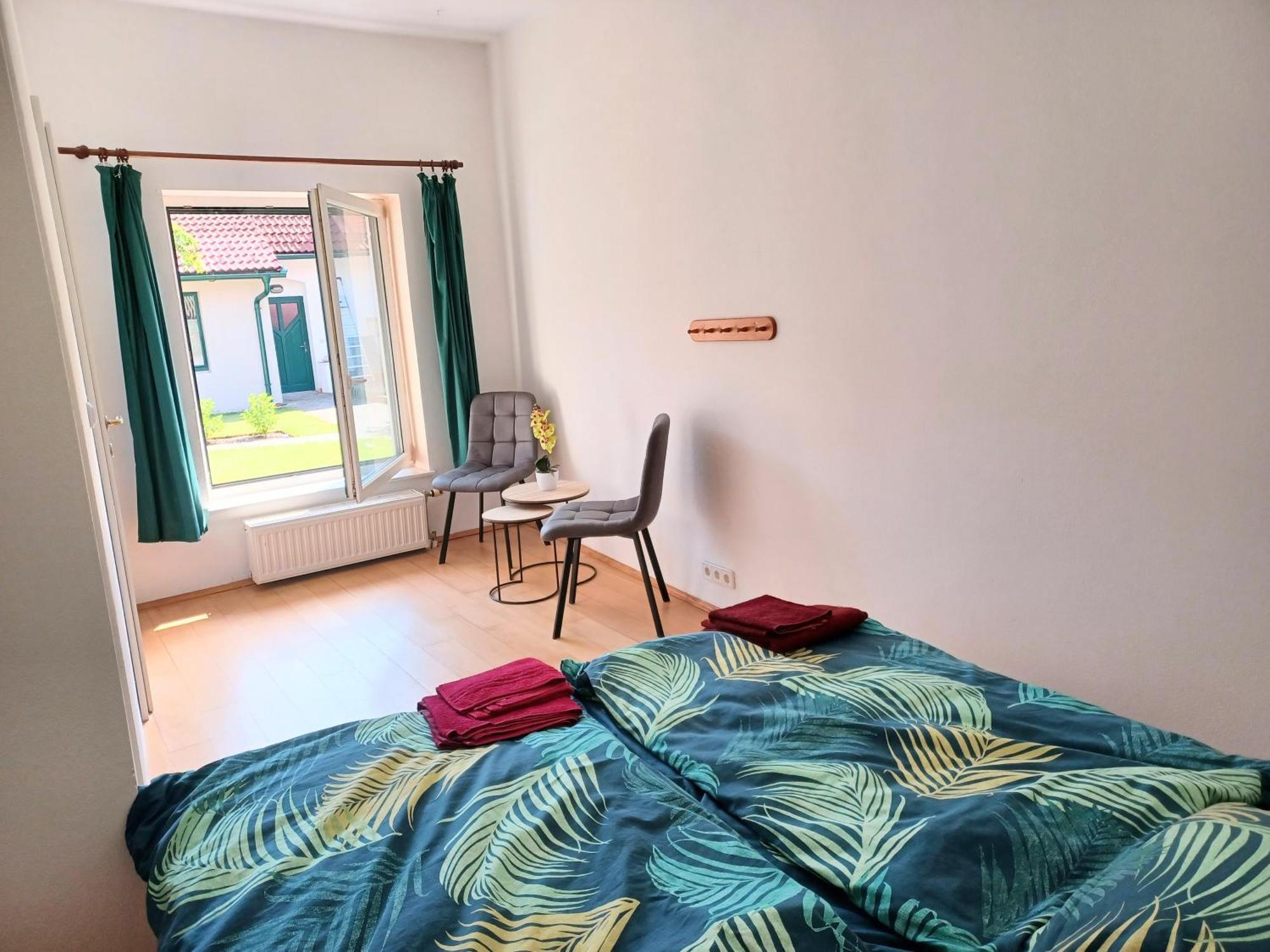 Ferienwohnungen Und Appartements Im Idyllischen Vierkanthof, Gruppenurlaube Лойперсдорф бай Фюрстенфелд Екстериор снимка